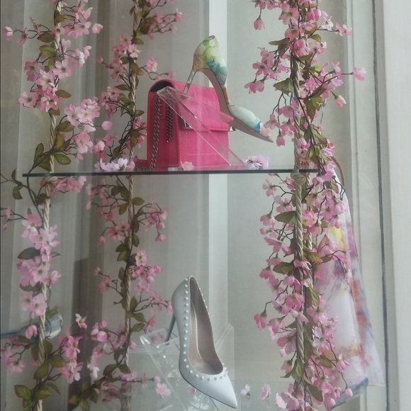 🌹Meet your Posher - Picture 3 of 4